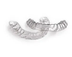 Clear orthodontic retainer
